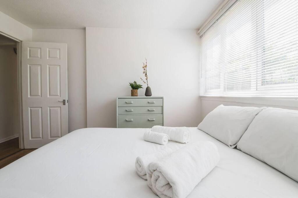 Appartamento Stylish & Tranquil Flat With Excellent Connections Londra Esterno foto