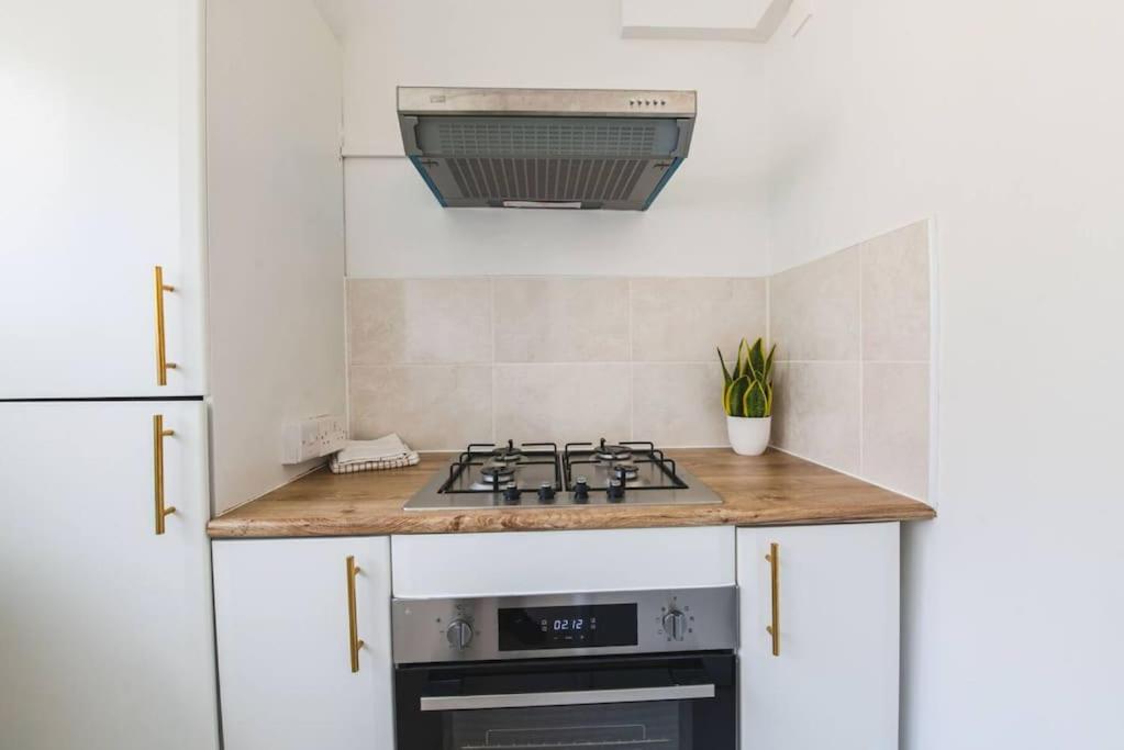 Appartamento Stylish & Tranquil Flat With Excellent Connections Londra Esterno foto