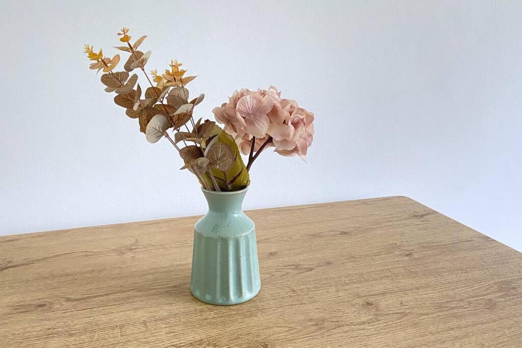 Appartamento Stylish & Tranquil Flat With Excellent Connections Londra Esterno foto