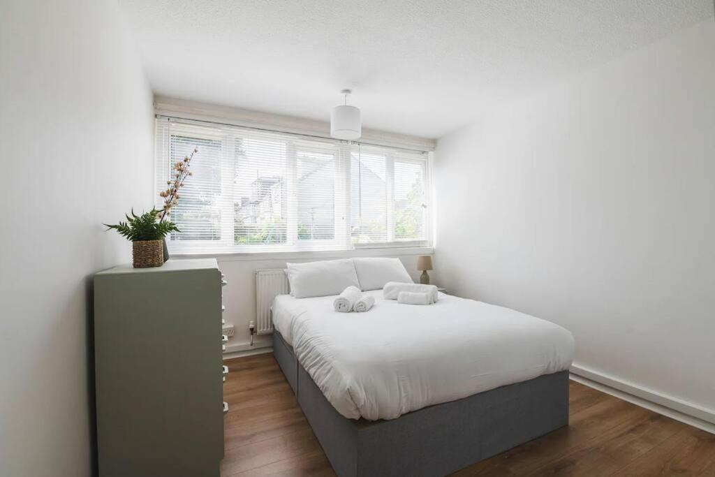 Appartamento Stylish & Tranquil Flat With Excellent Connections Londra Esterno foto
