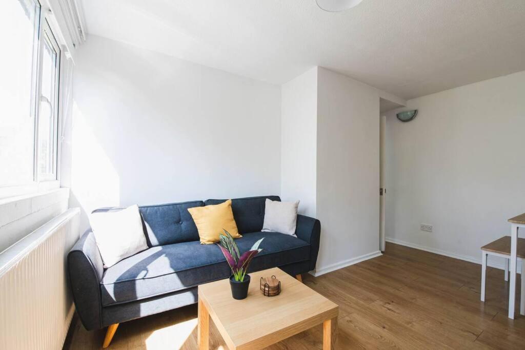 Appartamento Stylish & Tranquil Flat With Excellent Connections Londra Esterno foto