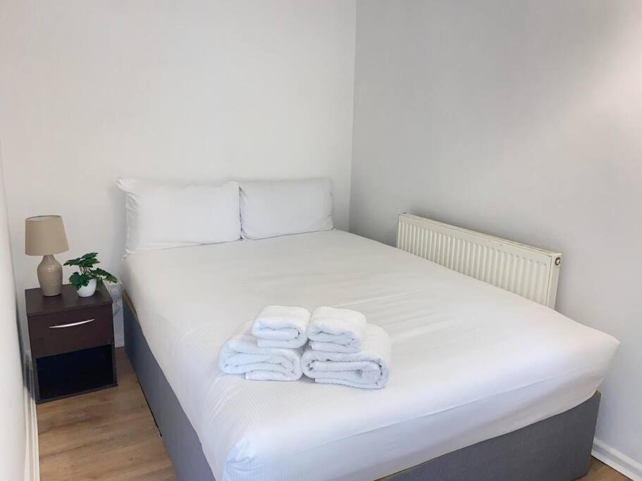 Appartamento Stylish & Tranquil Flat With Excellent Connections Londra Esterno foto